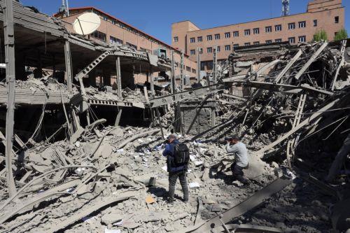 Έ&kappa;&kappa;&lambda;&eta;&sigma;&eta; &Iota;&rho;&alpha;&nu;&omicron;ύ &Pi;&rho;έ&sigma;&beta;&eta; &sigma;&tau;&omicron; &Kappa;&omicron;&upsilon;&beta;έ&iota;&tau; &gamma;&iota;&alpha; &alpha;&pi;&omicron;&phi;&upsilon;&gamma;ή &laquo;&mu;ί&alpha;&sigmaf; &tau;&rho;&alpha;&gamma;&omega;&delta;ί&alpha;&sigmaf;&raquo;