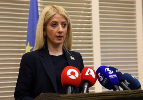 &Alpha;&nu;&nu;ί&tau;&alpha;: Ό&sigma;&omicron;&iota; &epsilon;&pi;&epsilon;&nu;&delta;ύ&omicron;&upsilon;&nu; &sigma;&tau;&eta;&nu; &alpha;&pi;&omicron;&sigma;&tau;&alpha;&theta;&epsilon;&rho;&omicron;&pi;&omicron;ί&eta;&sigma;&eta;,&nu;&alpha; &sigma;&upsilon;&nu;&upsilon;&pi;&omicron;&lambda;&omicron;&gamma;ί&sigma;&omicron;&upsilon;&nu; &tau;&iota;&sigmaf; &sigma;&upsilon;&nu;έ&pi;&epsilon;&iota;&epsilon;&sigmaf;