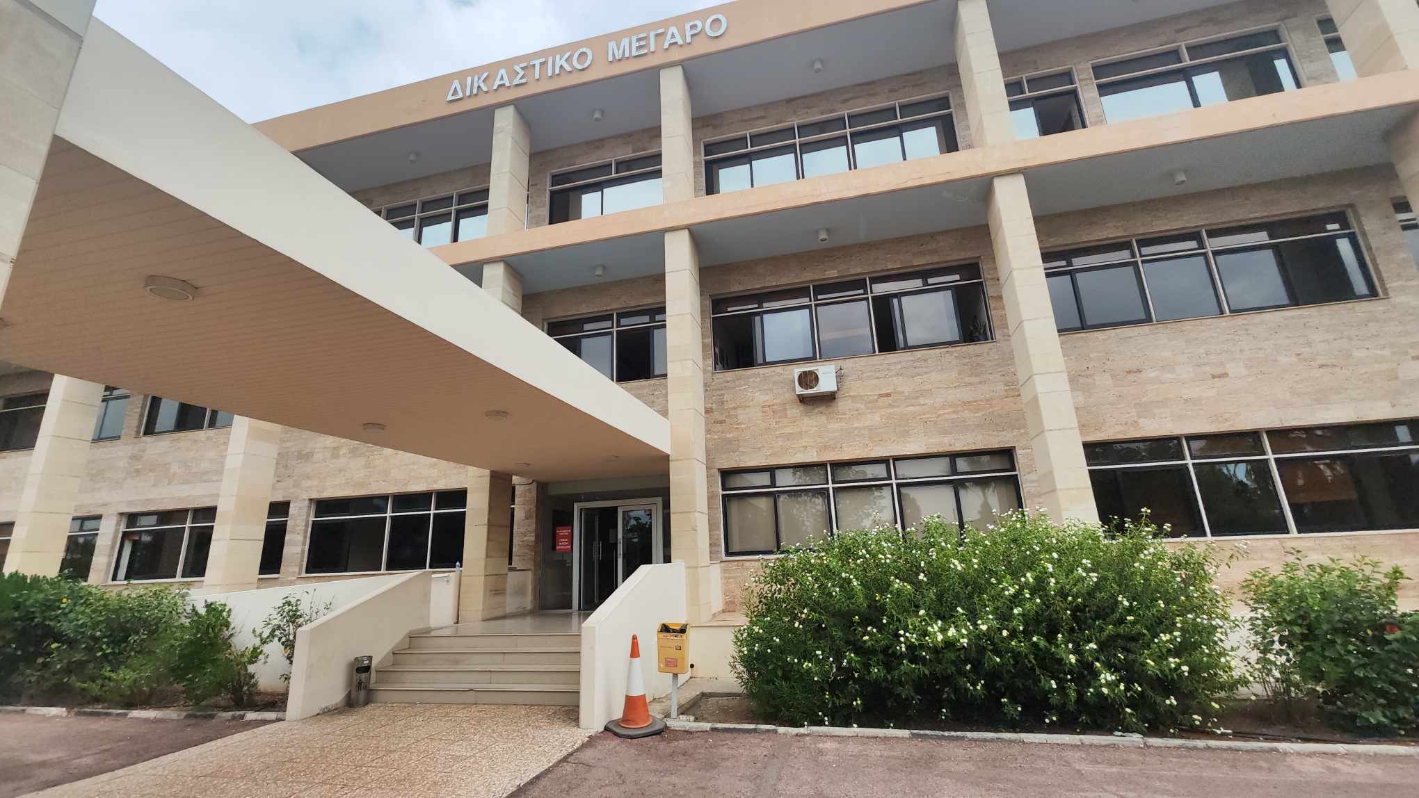 &Kappa;&alpha;&kappa;&omicron;&upsilon;&rho;&gamma;&iota;&omicron;&delta;&iota;&kappa;&epsilon;ί&omicron; &Lambda;ά&rho;&nu;&alpha;&kappa;&alpha;&sigmaf;: &Sigma;&tau;&omicron; &kappa;&epsilon;&lambda;ί 31&chi;&rho;&omicron;&nu;&omicron;&sigmaf;- &Mu;&alpha;&chi;&alpha;ί&rho;&omega;&sigma;&epsilon; &sigma;&upsilon;&nu;ά&delta;&epsilon;&lambda;&phi;ό &sigma;&tau;&eta;&nu; &Kappa;&omicron;&phi;ί&nu;&omicron;&upsilon;