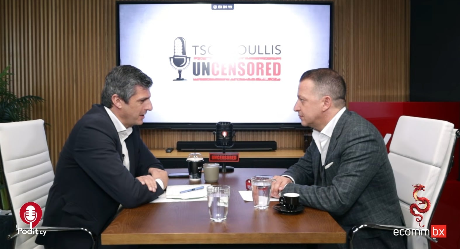 Uncensored: &Omicron; &Chi;&rho;ύ&sigma;&alpha;&nu;&theta;&omicron;&sigmaf; &Tau;&sigma;&omicron;&upsilon;&rho;&omicron;ύ&lambda;&lambda;&eta;&sigmaf; &upsilon;&pi;&omicron;&delta;έ&chi;&epsilon;&tau;&alpha;&iota; &tau;&omicron;&nu; &Delta;&eta;&mu;ή&tau;&rho;&eta; &Delta;&eta;&mu;&eta;&tau;&rho;ί&omicron;&upsilon; (&Beta;&Iota;&Nu;&Tau;&Epsilon;&Omicron;)