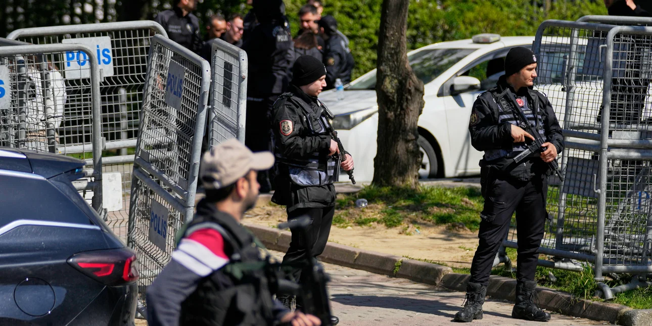 &Kappa;&omega;&nu;&sigma;&tau;&alpha;&nu;&tau;&iota;&nu;&omicron;ύ&pi;&omicron;&lambda;&eta;: 5 ύ&pi;&omicron;&pi;&tau;&omicron;&iota; &upsilon;&pi;ό &kappa;&rho;ά&tau;&eta;&sigma;&eta; &gamma;&iota;&alpha; &tau;&eta;&nu; &epsilon;&pi;ί&theta;&epsilon;&sigma;&eta; &sigma;&tau;&omicron; &pi;&rho;&omicron;&xi;&epsilon;&nu;&epsilon;ί&omicron; &Iota;&sigma;&rho;&alpha;ή&lambda;