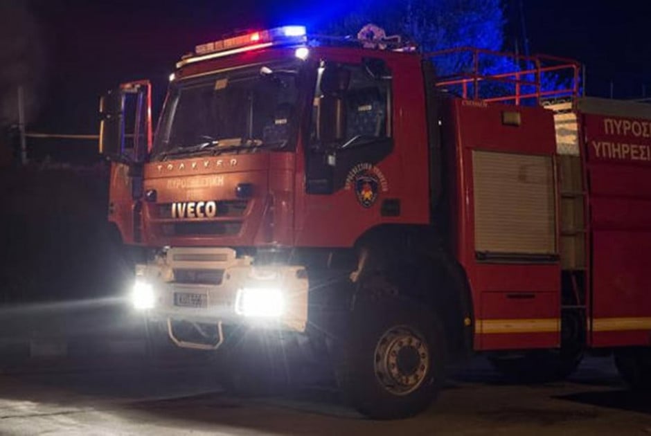 &Epsilon;&nu;&nu;έ&alpha; ά&tau;&omicron;&mu;&alpha; &delta;&iota;έ&tau;&rho;&epsilon;&xi;&alpha;&nu; &kappa;ί&nu;&delta;&upsilon;&nu;&omicron; &alpha;&pi;ό &phi;&omega;&tau;&iota;ά &sigma;&epsilon; &omicron;&iota;&kappa;ί&alpha; &sigma;&tau;&eta; &Lambda;ά&rho;&nu;&alpha;&kappa;&alpha;