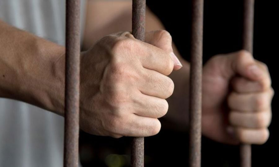 &Pi;&omicron;&iota;&nu;ή &phi;&upsilon;&lambda;ά&kappa;&iota;&sigma;&eta;&sigmaf; 7 &chi;&rho;ό&nu;&omega;&nu; &sigma;&epsilon; 26&chi;&rho;&omicron;&nu;&omicron; &gamma;&iota;&alpha; &alpha;&pi;ό&pi;&epsilon;&iota;&rho;&alpha; &phi;ό&nu;&omicron;&upsilon; &sigma;&tau;&eta; &Lambda;&epsilon;&mu;&epsilon;&sigma;ό