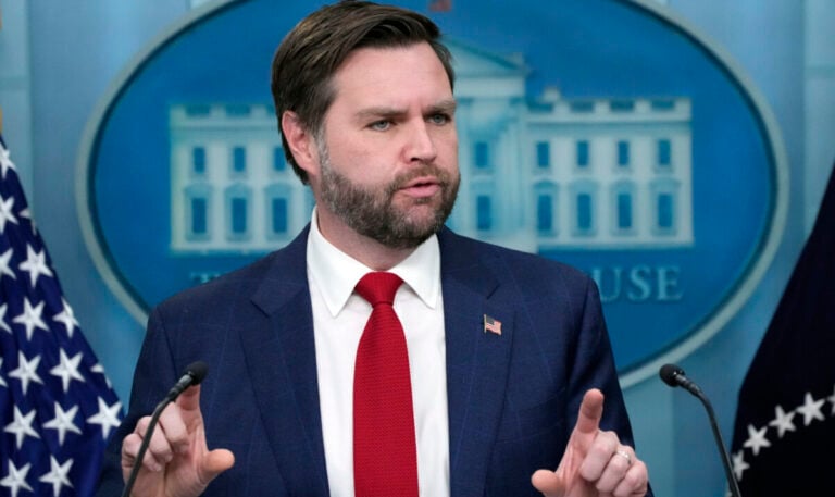 &Alpha;&nu;&tau;&iota;&pi;&rho;ό&epsilon;&delta;&rho;&omicron;&sigmaf; &Eta;&Pi;&Alpha; &pi;&rho;&omicron;&sigmaf; &Iota;&rho;ά&nu;: &laquo;&Sigma;&tau;&omicron; &chi;έ&rho;&iota; &sigma;&alpha;&sigmaf; &eta; &tau;ύ&chi;&eta; &tau;&eta;&sigmaf; &epsilon;&kappa;&epsilon;&chi;&epsilon;&iota;&rho;ί&alpha;&sigmaf;&raquo;