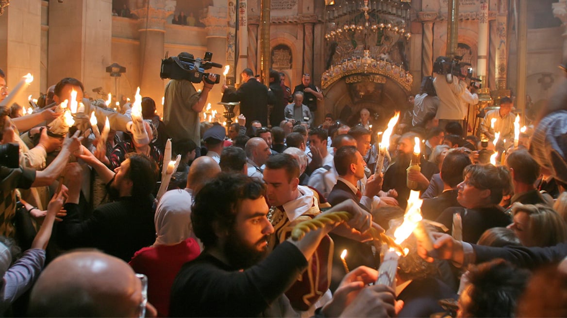 &Sigma;&tau;&eta;&nu; &Kappa;ύ&pi;&rho;&omicron; &tau;&omicron; Ά&gamma;&iota;&omicron; &Phi;&omega;&sigmaf; &pi;&alpha;&rho;ά &tau;&omicron;&nu; &pi;ό&lambda;&epsilon;&mu;&omicron; &ndash; &Epsilon;&upsilon;&chi;&alpha;&rho;&iota;&sigma;&tau;ί&epsilon;&sigmaf; &Upsilon;&Pi;&Epsilon;&Xi; &sigma;&epsilon; &Epsilon;&lambda;&lambda;ά&delta;&alpha;