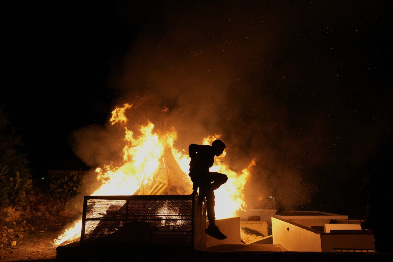 Έ&lambda;&epsilon;&gamma;&chi;&omicron;&iota; &Alpha;&sigma;&tau;&upsilon;&nu;&omicron;&mu;ί&alpha;&sigmaf; &gamma;&iota;&alpha; &lambda;&alpha;&mu;&pi;&rho;&alpha;&tau;&zeta;&iota;έ&sigmaf;: &Kappa;&alpha;&tau;&alpha;&sigma;&chi;έ&sigma;&epsilon;&iota;&sigmaf; &kappa;&rho;&omicron;&tau;ί&delta;&omega;&nu; &kappa;&alpha;&iota; &sigma;ύ&lambda;&lambda;&eta;&psi;&eta; 21&chi;&rho;&omicron;&nu;&omicron;&upsilon;