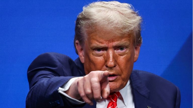 Spiegel: &Tau;&epsilon;&lambda;&epsilon;&sigma;ί&gamma;&rho;&alpha;&phi;&omicron; &Tau;&rho;&alpha;&mu;&pi; &pi;&rho;&omicron;&sigmaf; &tau;&omicron;&upsilon;&sigmaf; &Epsilon;&upsilon;&rho;&omega;&pi;&alpha;ί&omicron;&upsilon;&sigmaf; &gamma;&iota;&alpha; &Omicron;&rho;&mu;&omicron;ύ&zeta;