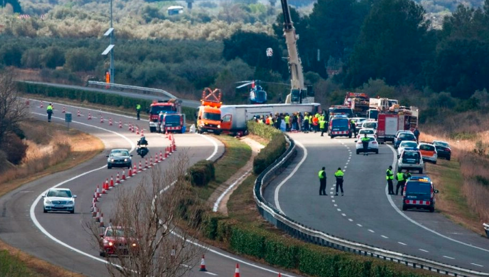 &Alpha;&nu;&alpha;&tau;&rho;&omicron;&pi;ή &tau;&omicron;&upsilon;&rho;&iota;&sigma;&tau;&iota;&kappa;&omicron;ύ &lambda;&epsilon;&omega;&phi;&omicron;&rho;&epsilon;ί&omicron;&upsilon; &sigma;&tau;&alpha; &Kappa;&alpha;&nu;ά&rho;&iota;&alpha; &Nu;&eta;&sigma;&iota;ά - Έ&nu;&alpha;&sigmaf; &nu;&epsilon;&kappa;&rho;ό&sigmaf;