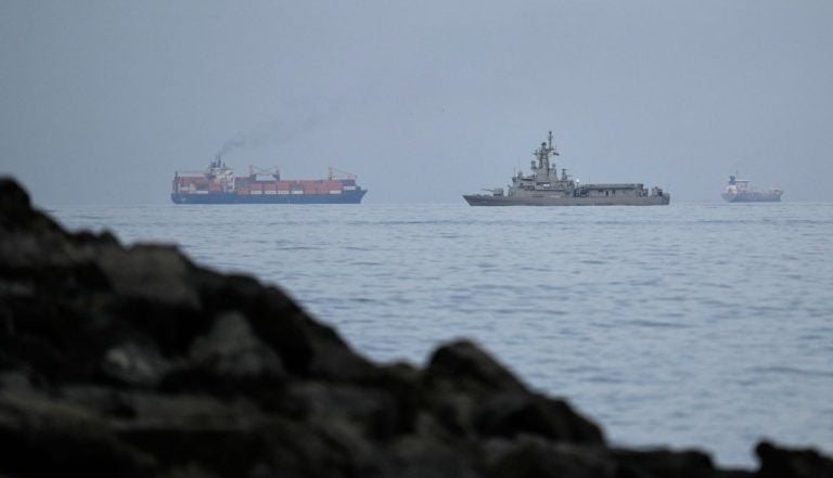 CENTCOM: Δυο αμερικανικά αντιτορπιλικά καθαρίζουν νάρκες στα Στενά του Ορμούζ