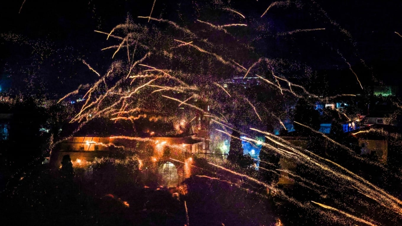 Εντυπωσίασε και φέτος ο ρουκετοπόλεμος στη Χίο (ΦΩΤΟ-ΒΙΝΤΕΟ)