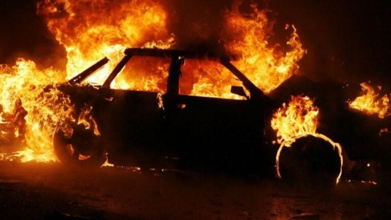 &Phi;&omega;&tau;&iota;ά &sigma;&epsilon; &epsilon;&nu; &kappa;&iota;&nu;ή&sigma;&epsilon;&iota; ό&chi;&eta;&mu;&alpha; &zeta;&epsilon;ύ&gamma;&omicron;&upsilon;&sigmaf; &eta;&lambda;&iota;&kappa;&iota;&omega;&mu;έ&nu;&omega;&nu;-&Epsilon;&xi;ή&lambda;&theta;&alpha;&nu; &chi;&omega;&rho;ί&sigmaf; &nu;&alpha; &kappa;&iota;&nu;&delta;&upsilon;&nu;&epsilon;ύ&sigma;&omicron;&upsilon;&nu;