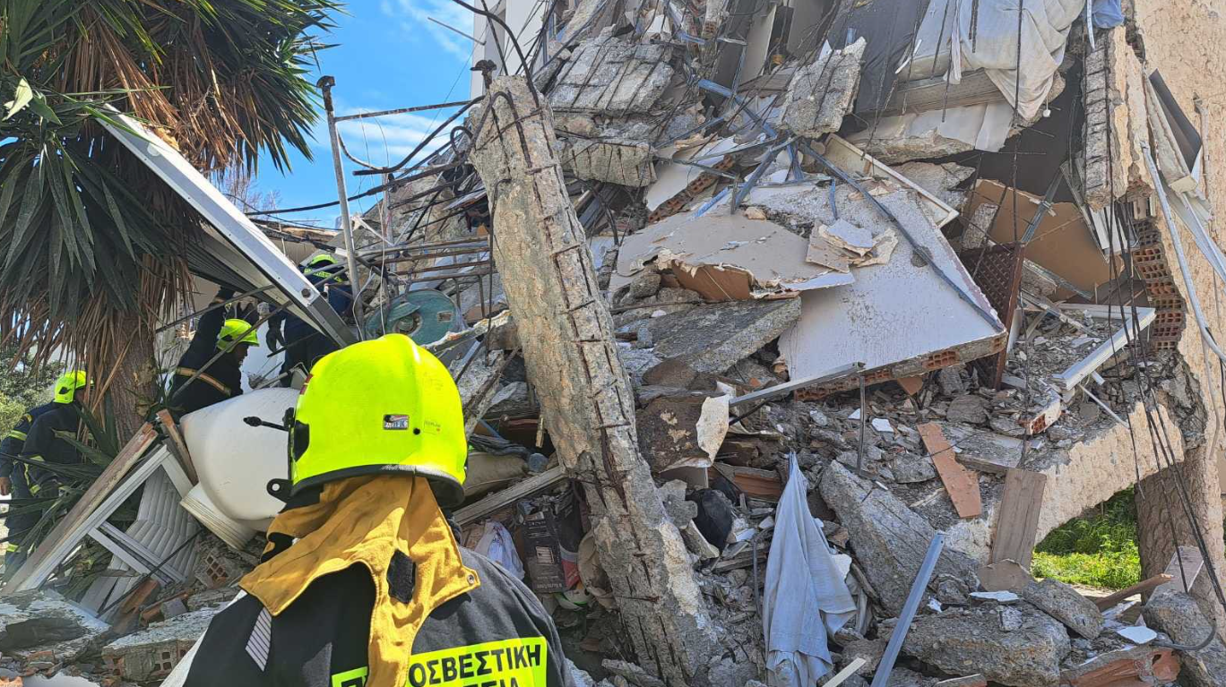 Νέο συνταρακτικό βίντεο από τη Γερμασόγεια: Δύο γυναίκες τρέχουν για να σωθούν