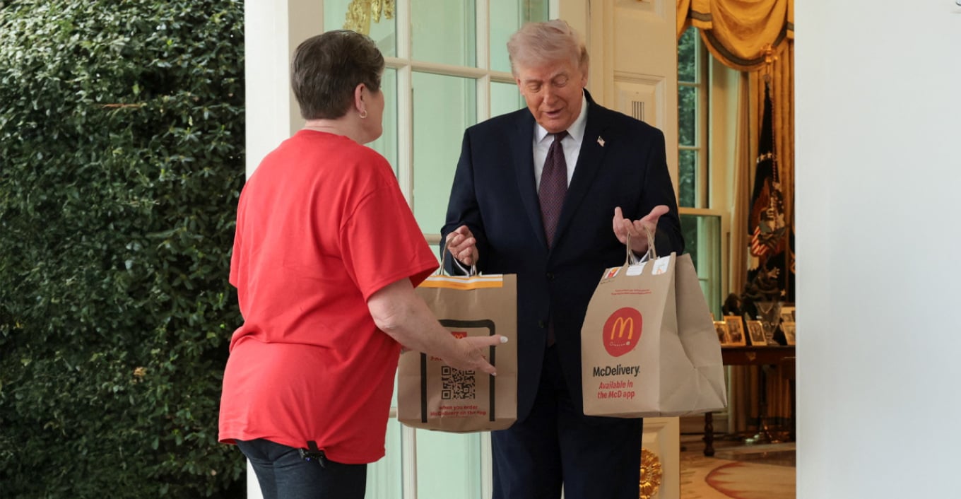 &Sigma;ό&omicron;&upsilon; &Tau;&rho;&alpha;&mu;&pi; on camera: &Pi;&alpha;&rho;ή&gamma;&gamma;&epsilon;&iota;&lambda;&epsilon; fast food &kappa;&alpha;&iota; έ&delta;&omega;&sigma;&epsilon; &phi;&iota;&lambda;&omicron;&delta;ώ&rho;&eta;&mu;&alpha; $100 (&Beta;&Iota;&Nu;&Tau;&Epsilon;&Omicron;)