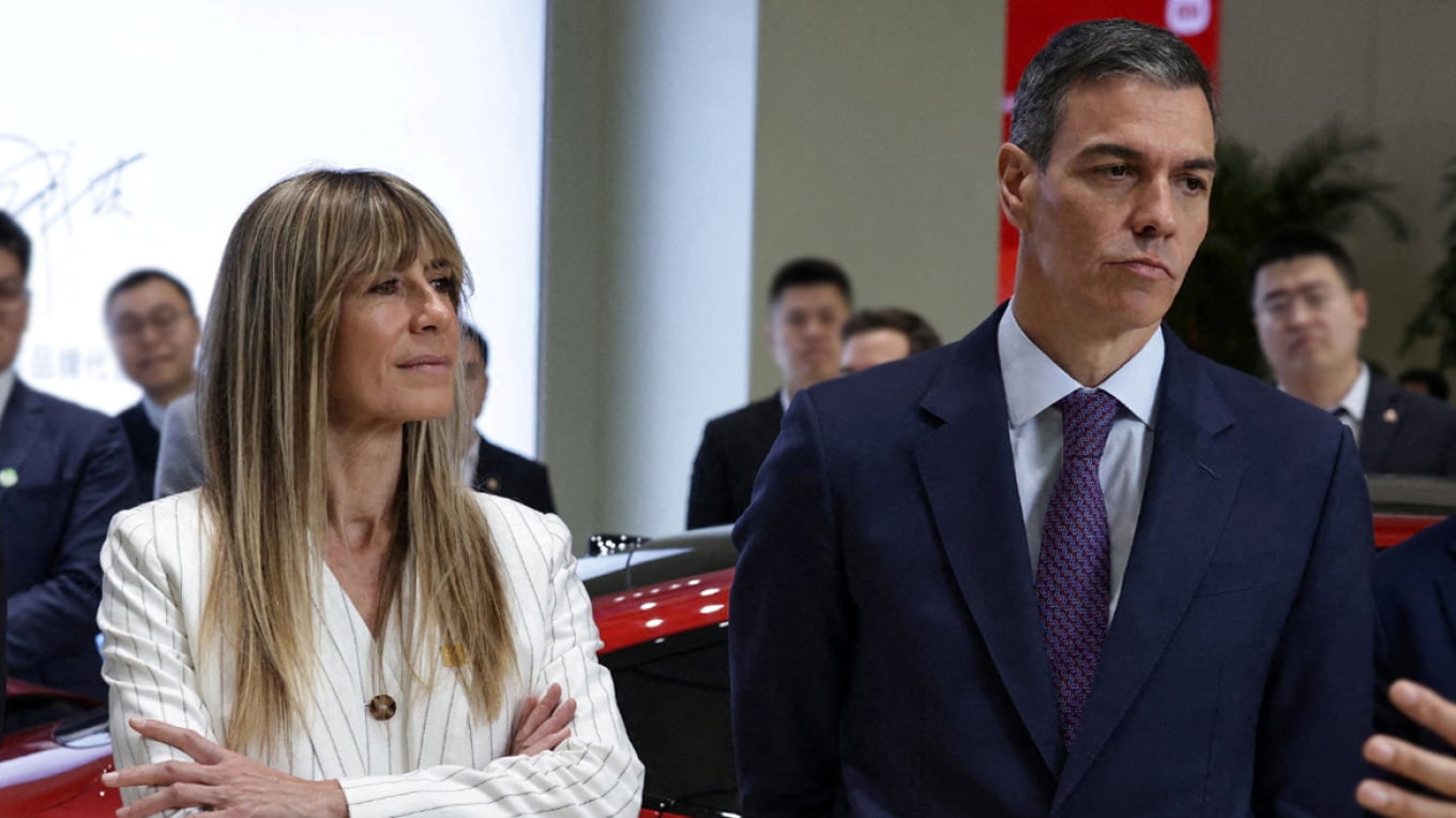 &Sigma;&epsilon; &delta;ί&kappa;&eta; &pi;&alpha;&rho;&alpha;&pi;έ&mu;&pi;&epsilon;&tau;&alpha;&iota; &eta; &sigma;ύ&zeta;&upsilon;&gamma;ό&sigmaf; &tau;&omicron;&upsilon; &Sigma;ά&nu;&tau;&sigma;&epsilon;&theta; &gamma;&iota;&alpha; &delta;&iota;&alpha;&phi;&theta;&omicron;&rho;ά &kappa;&alpha;&iota; &upsilon;&pi;&epsilon;&xi;&alpha;ί&rho;&epsilon;&sigma;&eta;