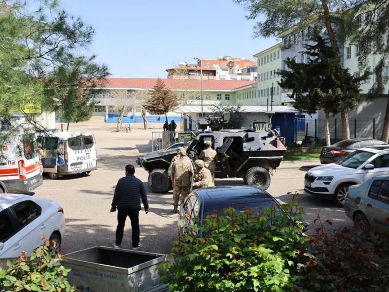 &Tau;&omicron;&upsilon;&rho;&kappa;ί&alpha;: &Tau;&omicron;&upsilon;&lambda;ά&chi;&iota;&sigma;&tau;&omicron;&nu; 16 &tau;&rho;&alpha;&upsilon;&mu;&alpha;&tau;ί&epsilon;&sigmaf; &alpha;&pi;ό έ&nu;&omicron;&pi;&lambda;&eta; &epsilon;&pi;ί&theta;&epsilon;&sigma;&eta; &pi;&rho;ώ&eta;&nu; &mu;&alpha;&theta;&eta;&tau;ή &sigma;&epsilon; &lambda;ύ&kappa;&epsilon;&iota;&omicron;