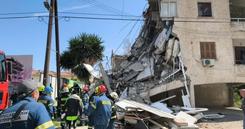 &Delta;&iota;&epsilon;&upsilon;&kappa;&rho;&iota;&nu;ί&sigma;&epsilon;&iota;&sigmaf; &Pi;&omicron;&lambda;&iota;&tau;&iota;&kappa;ή&sigmaf; Ά&mu;&upsilon;&nu;&alpha;&sigmaf;: &laquo;&Phi;&iota;&lambda;&omicron;&xi;&epsilon;&nu;ή&theta;&eta;&kappa;&alpha;&nu; &alpha;&pi;ό &tau;&eta;&nu; &pi;&rho;ώ&tau;&eta; &sigma;&tau;&iota;&gamma;&mu;ή&raquo;