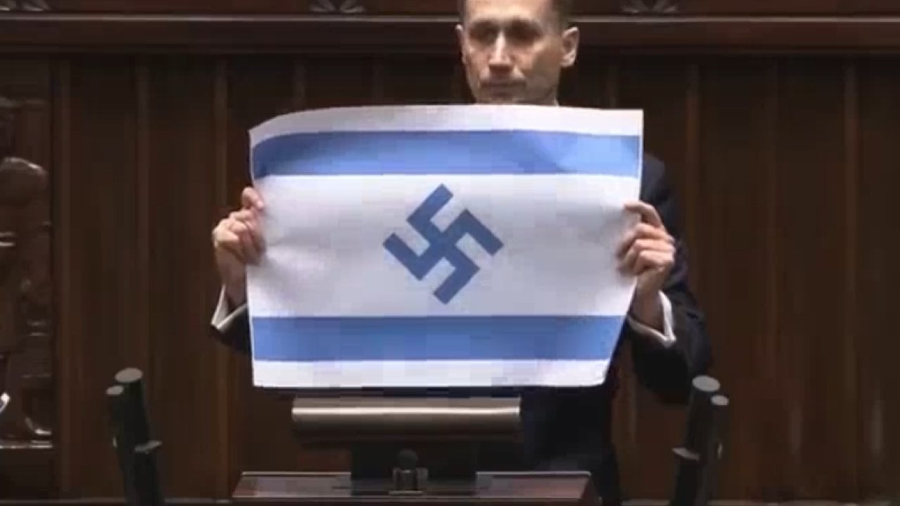 ΒΙΝΤΕΟ: Πολωνός βουλευτής σήκωσε σημαία του Ισραήλ με σβάστικα