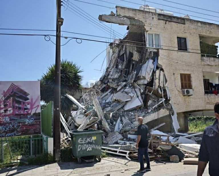 &Tau;&rho;ί&alpha; &delta;&iota;&alpha;&mu;&epsilon;&rho;ί&sigma;&mu;&alpha;&tau;&alpha; &sigma;&tau;&eta;&nu; &omicron;&iota;&kappa;&omicron;&delta;&omicron;&mu;ή &pi;&omicron;&upsilon; &kappa;&alpha;&tau;έ&rho;&rho;&epsilon;&upsilon;&sigma;&epsilon; ή&tau;&alpha;&nu; &epsilon;&gamma;&gamma;&epsilon;&gamma;&rho;&alpha;&mu;&mu;έ&nu;&alpha; &sigma;&tau;&omicron; Airbnb