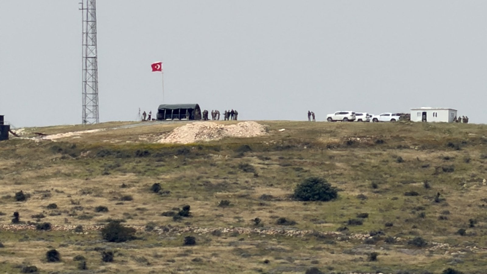 Επεισόδια στο Πέργαμος: Ο κατοχικός στρατός κατέβασε 15 άρματα μάχης (PICS)