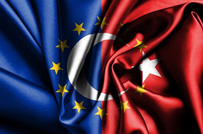 &Tau;&omicron;&upsilon;&rho;&kappa;ί&alpha;: &Kappa;&lambda;&epsilon;&iota;&sigma;&tau;ή &eta; &pi;ό&rho;&tau;&alpha; &gamma;&iota;&alpha; έ&nu;&tau;&alpha;&xi;&eta; &sigma;&tau;&eta;&nu; &Epsilon;&Epsilon; &lambda;ό&gamma;&omega; &laquo;&delta;&eta;&mu;&omicron;&kappa;&rho;&alpha;&tau;&iota;&kappa;ή&sigmaf; &omicron;&pi;&iota;&sigma;&theta;&omicron;&delta;&rho;ό&mu;&eta;&sigma;&eta;&sigmaf;&raquo;