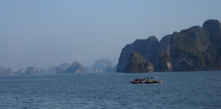 Το Ιράν απειλεί να αποκλείσει την Ερυθρά Θάλασσα