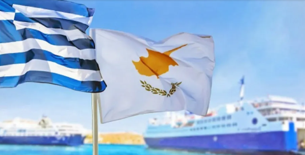 &Mu;&epsilon; &tau;&omicron; &laquo;AF Marina&raquo; &eta; &phi;&epsilon;&tau;&iota;&nu;ή &theta;&alpha;&lambda;ά&sigma;&sigma;&iota;&alpha; &sigma;ύ&nu;&delta;&epsilon;&sigma;&eta; &Kappa;ύ&pi;&rho;&omicron;&upsilon;-&Epsilon;&lambda;&lambda;ά&delta;&alpha;&sigmaf;-&Sigma;&alpha;&lambda;&pi;ά&rho;&epsilon;&iota; 29 &Mu;&alpha;ΐ&omicron;&upsilon;