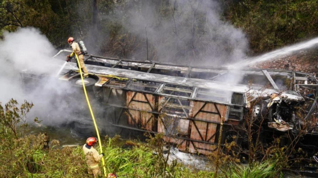 Ισημερινός: 11 νεκροί από πτώση λεωφορείου σε χαράδρα