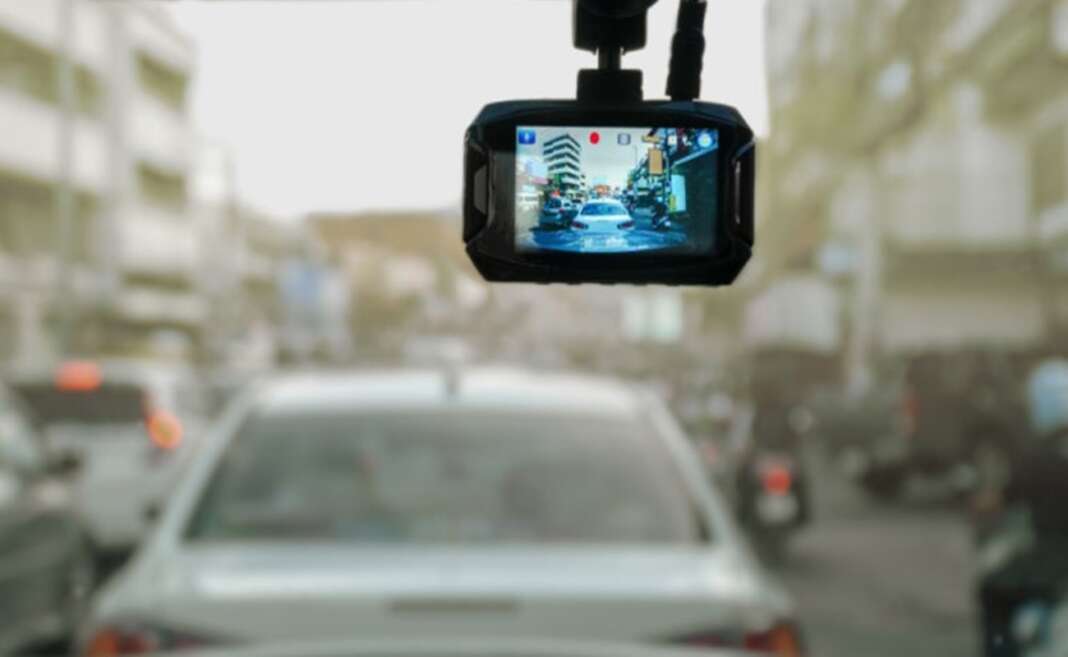 &Beta;&omicron;&upsilon;&lambda;ή: &Psi;&eta;&phi;ί&sigma;&tau;&eta;&kappa;&epsilon; &nu;ό&mu;&omicron;&sigmaf; &gamma;&iota;&alpha; &kappa;ά&mu;&epsilon;&rho;&epsilon;&sigmaf; &laquo;&tau;&alpha;&mu;&pi;&lambda;ό&raquo; &sigma;&epsilon; &omicron;&chi;ή&mu;&alpha;&tau;&alpha;