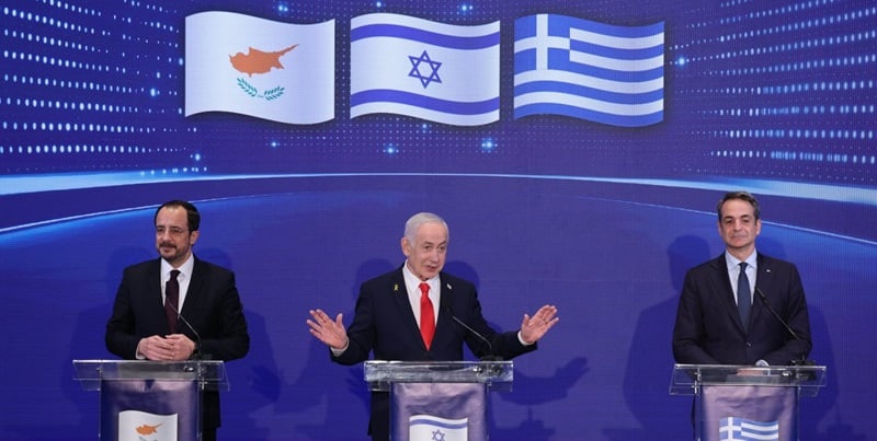 &Tau;&omicron;&upsilon;&rho;&kappa;&iota;&kappa;ά &Mu;&Mu;&Epsilon;: &laquo;&Epsilon;&lambda;&lambda;ά&delta;&alpha;: &Omicron; &Delta;&omicron;ύ&rho;&epsilon;&iota;&omicron;&sigmaf; Ί&pi;&pi;&omicron;&sigmaf; &tau;&omicron;&upsilon; &Iota;&sigma;&rho;&alpha;ή&lambda; &sigma;&tau;&eta;&nu; &Epsilon;&upsilon;&rho;ώ&pi;&eta;&raquo;