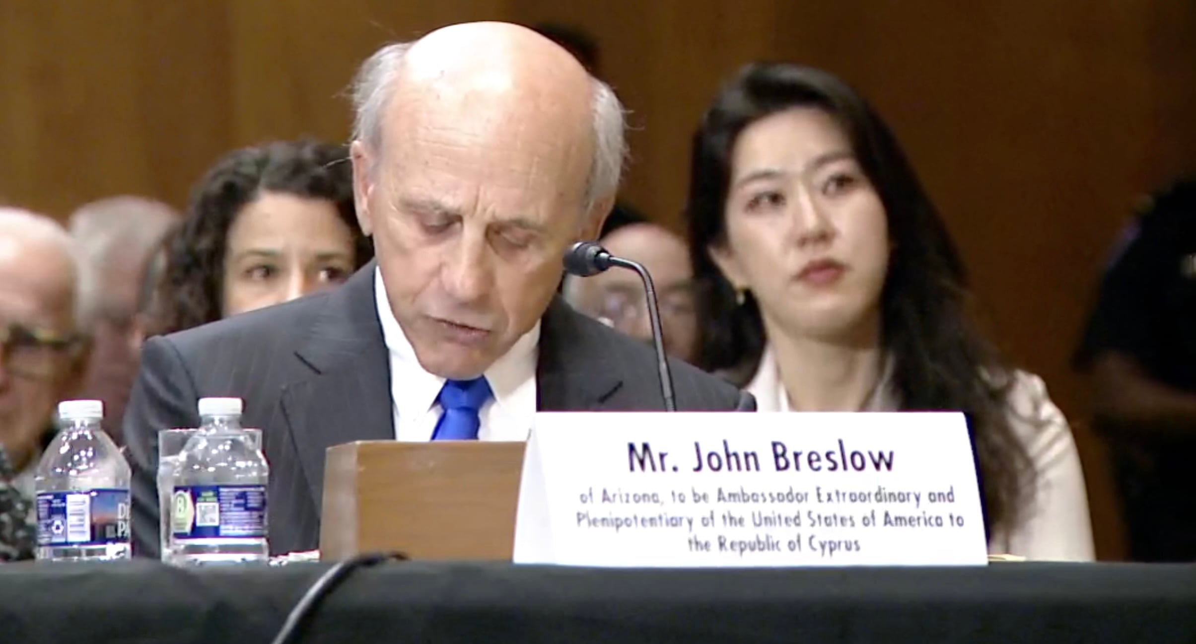 &Eta;&Pi;&Alpha;: &Alpha;&mu;&phi;&iota;&sigma;&beta;ή&tau;&eta;&sigma;&eta; &sigma;&tau;&eta; &Gamma;&epsilon;&rho;&omicron;&upsilon;&sigma;ί&alpha; &gamma;&iota;&alpha; &delta;&iota;&omicron;&rho;&iota;&sigma;&mu;ό &nu;έ&omicron;&upsilon; &pi;&rho;έ&sigma;&beta;&eta; &tau;&omega;&nu; &Eta;&Pi;&Alpha; &sigma;&tau;&eta;&nu; &Kappa;ύ&pi;&rho;&omicron;