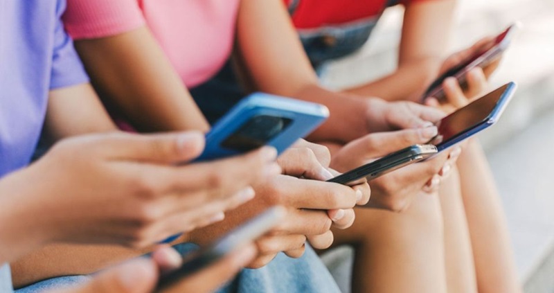 Social media: &Pi;ό&sigma;&omicron; &alpha;&pi;&omicron;&tau;&epsilon;&lambda;&epsilon;&sigma;&mu;&alpha;&tau;&iota;&kappa;ά &epsilon;ί&nu;&alpha;&iota; &tau;&alpha; &eta;&lambda;&iota;&kappa;&iota;&alpha;&kappa;ά ό&rho;&iota;&alpha;;