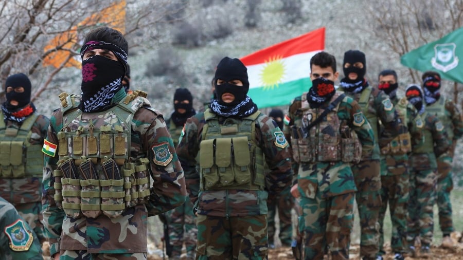 &Iota;&rho;ά&kappa;: &Tau;&rho;&epsilon;&iota;&sigmaf; &Kappa;&omicron;ύ&rho;&delta;&omicron;&iota; &tau;&omicron;&upsilon; &Iota;&rho;ά&nu; &sigma;&kappa;&omicron;&tau;ώ&theta;&eta;&kappa;&alpha;&nu; &alpha;&pi;ό &pi;&lambda;ή&gamma;&mu;&alpha;&tau;&alpha; &laquo;&tau;&omicron;&upsilon; &Iota;&rho;ά&nu;&raquo;