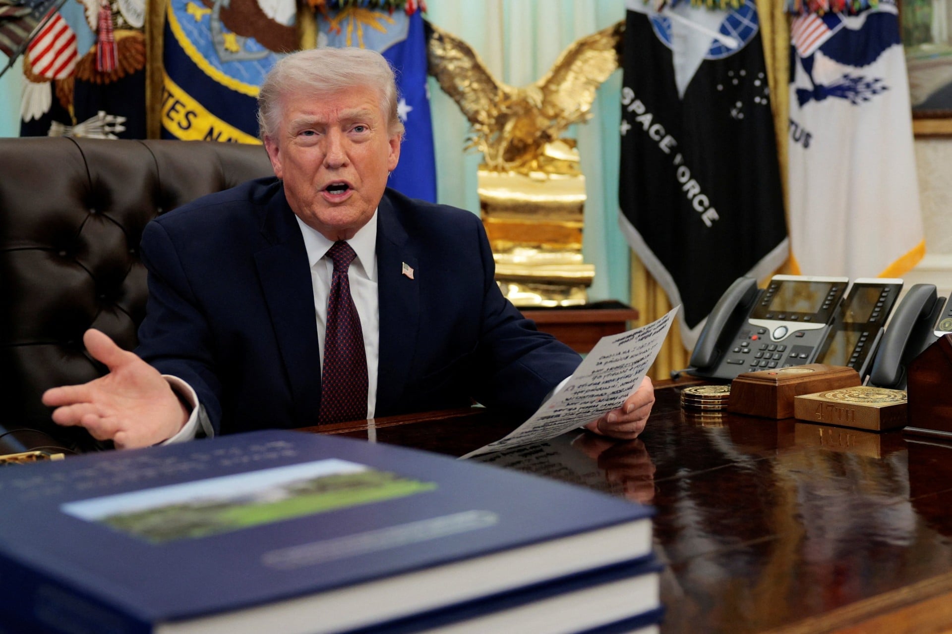 Τραμπ: Βρήκαμε στα αρχεία για τα UFO «ενδιαφέροντα έγγραφα»