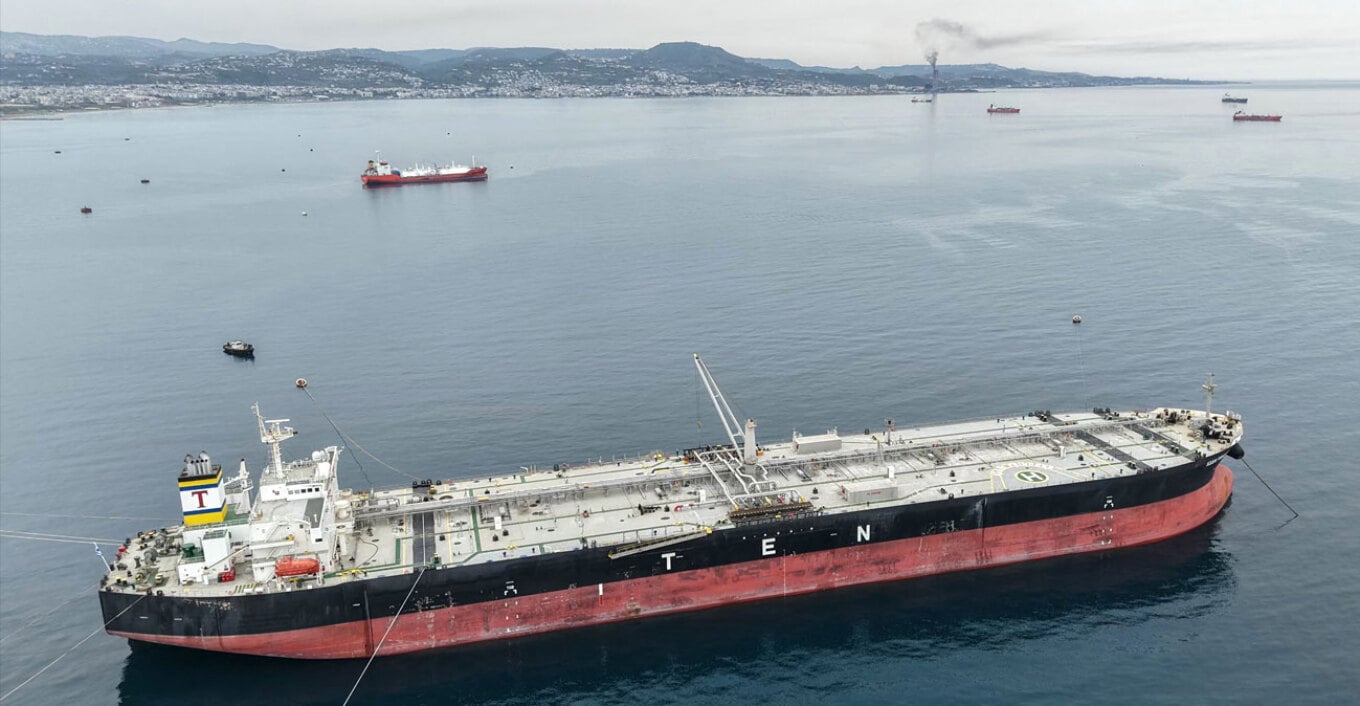 Έ&kappa;&lambda;&epsilon;&iota;&sigma;&alpha;&nu; &xi;&alpha;&nu;ά &tau;&omicron; &Omicron;&rho;&mu;&omicron;ύ&zeta;: &laquo;&Upsilon;&pi;ό &tau;&omicron;&nu; έ&lambda;&epsilon;&gamma;&chi;ό &mu;&alpha;&sigmaf;, &lambda;έ&nu;&epsilon; &omicron;&iota; &Phi;&rho;&omicron;&upsilon;&rho;&omicron;ί &tau;&eta;&sigmaf; &Epsilon;&pi;&alpha;&nu;ά&sigma;&tau;&alpha;&sigma;&eta;&sigmaf;