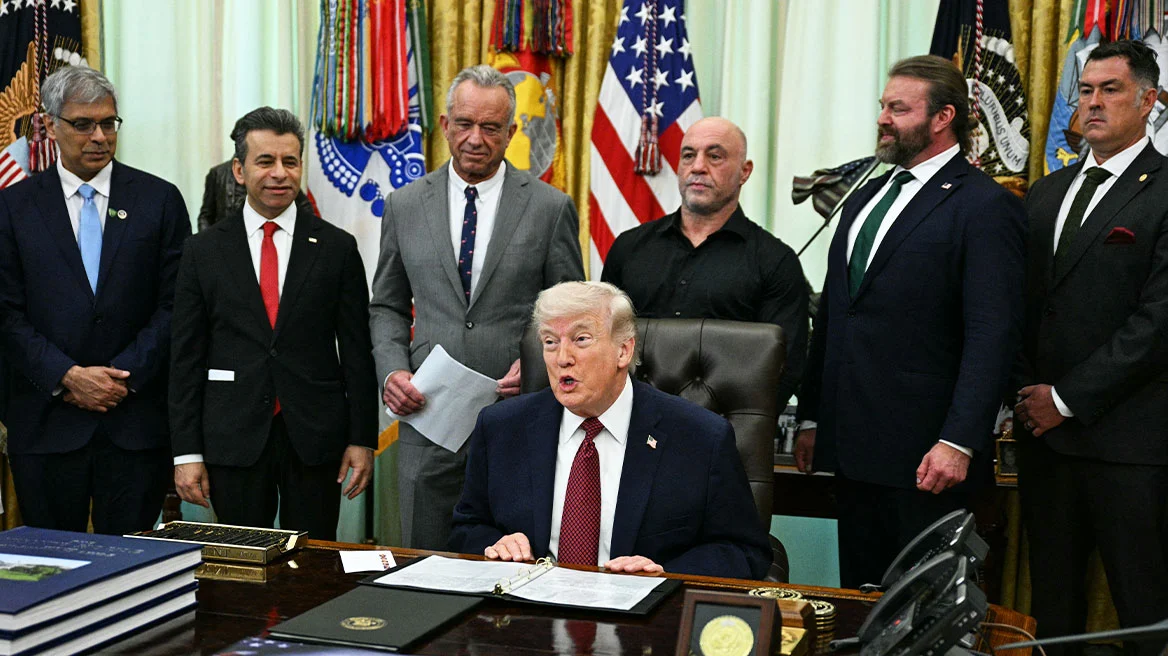 Τραμπ: Παίζει παιχνίδια το Ιράν - Δεν μπορούν να μας εκβιάσουν με το Ορμούζ