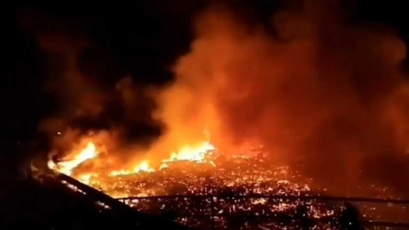 &Phi;&omega;&tau;&iota;ά &kappa;&alpha;&tau;έ&sigma;&tau;&rho;&epsilon;&psi;&epsilon; &chi;&omega;&rho;&iota;ό &sigma;&tau;&eta; &Mu;&alpha;&lambda;&alpha;&iota;&sigma;ί&alpha; - 9.000 &epsilon;&gamma;&kappa;&alpha;&tau;έ&lambda;&epsilon;&iota;&psi;&alpha;&nu; &tau;&alpha; &sigma;&pi;ί&tau;&iota;&alpha; &tau;&omicron;&upsilon;&sigmaf;