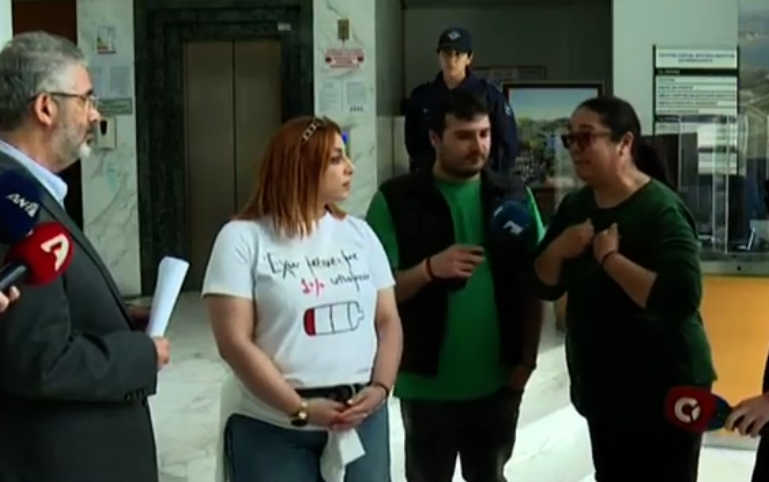 Οργισμένοι οι κτηνοτρόφοι – Απειλούν να κλείσουν αεροδρόμια και λιμάνια (vid)