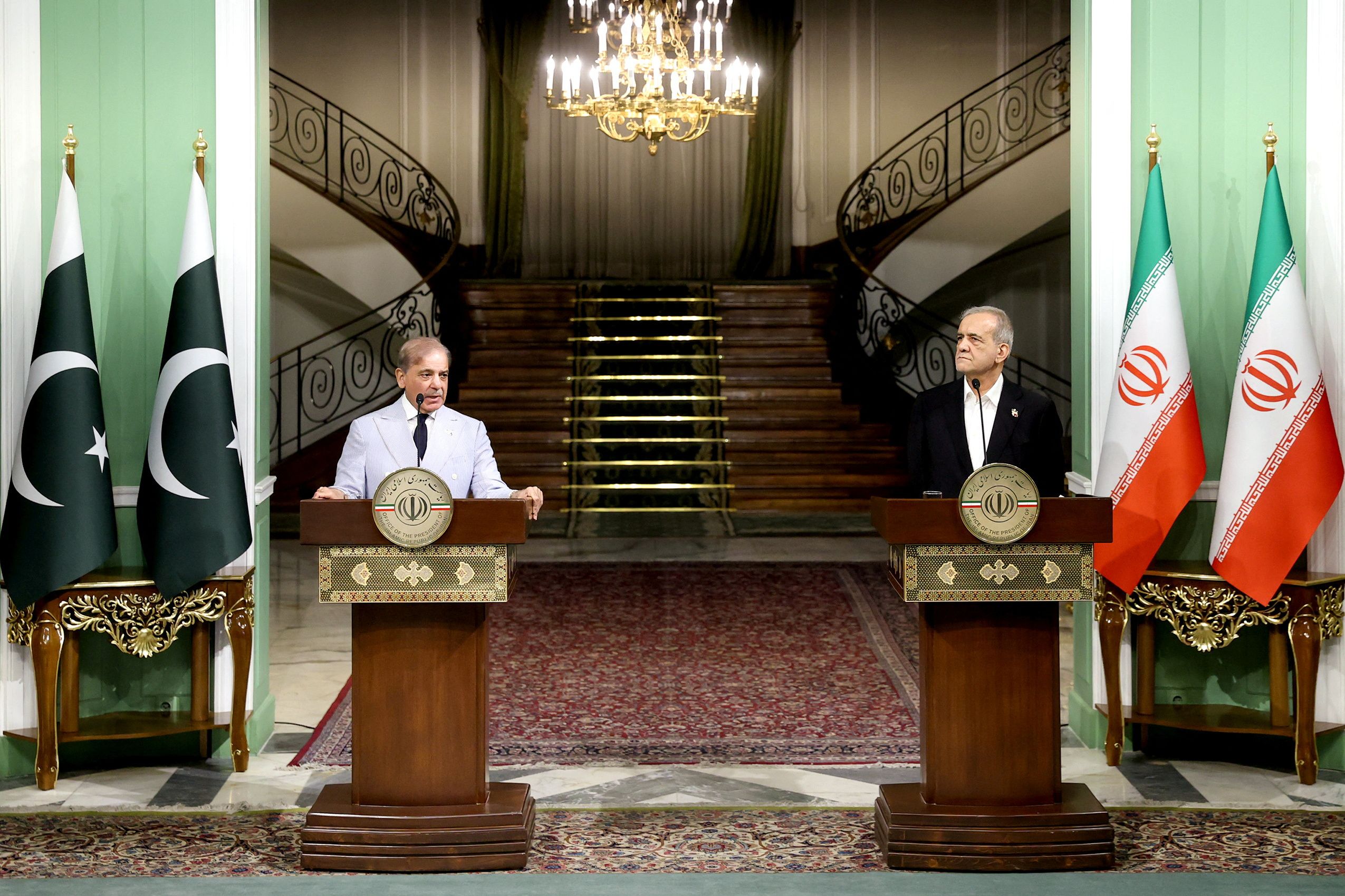 Ο πρωθυπουργός του Πακιστάν είχε συνομιλίες με τον πρόεδρο του Ιράν