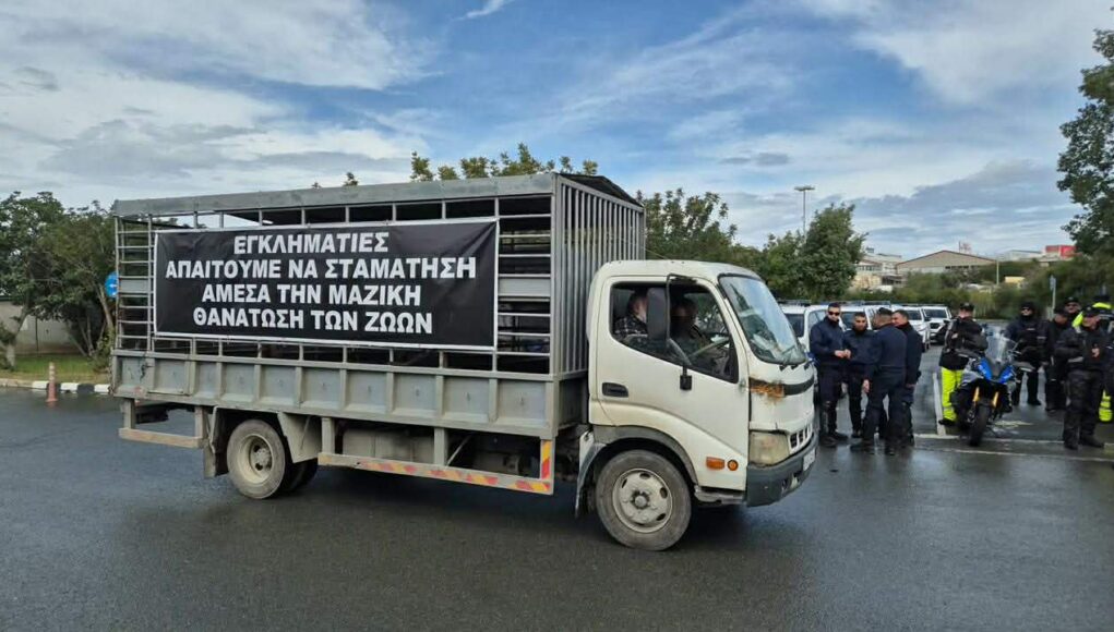 Οι κτηνοτρόφοι προειδοποιούν με αποκλεισμούς δρόμων, λιμανιών και αεροδρομίων