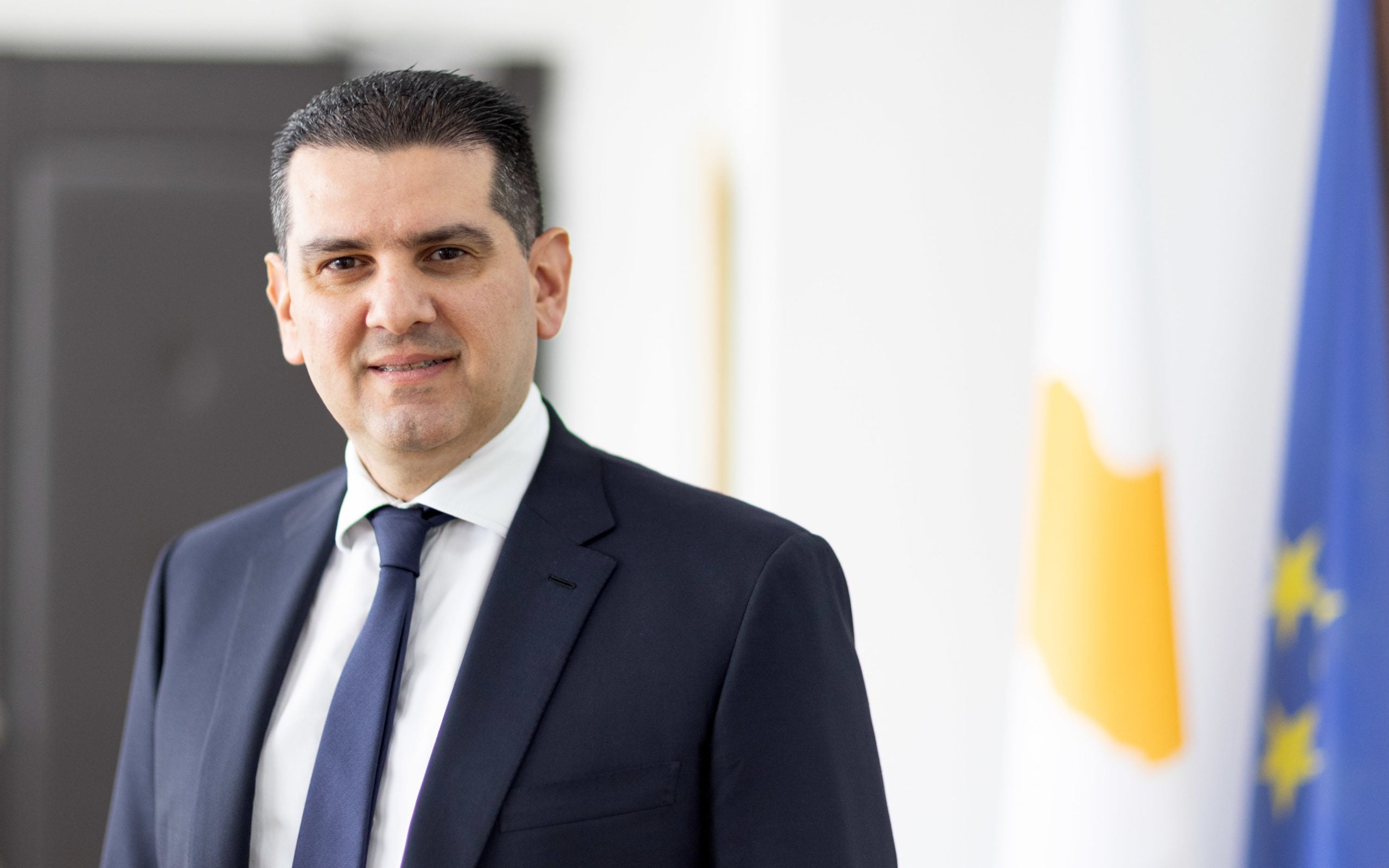 &Sigma;&upsilon;&nu;ά&nu;&tau;&eta;&sigma;&eta; &Delta;&alpha;&mu;&iota;&alpha;&nu;&omicron;ύ &mu;&epsilon; &Alpha;&Eta;&Kappa; &gamma;&iota;&alpha; &laquo;&phi;&lambda;έ&gamma;&omicron;&nu;&tau;&alpha; &theta;έ&mu;&alpha;&tau;&alpha;&raquo; - &Beta;&lambda;έ&pi;&epsilon;&iota; &sigma;&upsilon;&nu;&tau;&epsilon;&chi;&nu;ί&epsilon;&sigmaf;