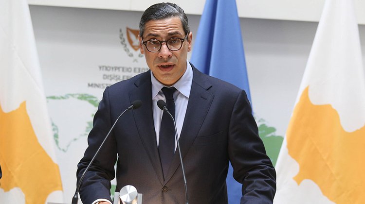 &Pi;ά&epsilon;&iota; &Lambda;&omicron;&upsilon;&xi;&epsilon;&mu;&beta;&omicron;ύ&rho;&gamma;&omicron; &omicron; &Kappa;ό&mu;&pi;&omicron;&sigmaf; - &Sigma;&tau;&omicron; &epsilon;&pi;ί&kappa;&epsilon;&nu;&tau;&rho;&omicron; &tau;&omicron; &Omicron;&upsilon;&kappa;&rho;&alpha;&nu;&iota;&kappa;ό &kappa;&alpha;&iota; &eta; &Mu;. &Alpha;&nu;&alpha;&tau;&omicron;&lambda;ή