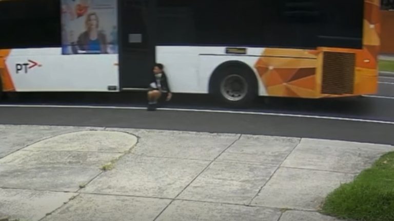 &Alpha;&upsilon;&sigma;&tau;&rho;&alpha;&lambda;ί&alpha;: 12&chi;&rho;&omicron;&nu;&omicron;&sigmaf; &kappa;&rho;&epsilon;&mu;ό&tau;&alpha;&nu; &alpha;&pi;ό &pi;ό&rho;&tau;&alpha; &lambda;&epsilon;&omega;&phi;&omicron;&rho;&epsilon;ί&omicron;&upsilon; &gamma;&iota;&alpha; 350 &mu;έ&tau;&rho;&alpha; (&Beta;&Iota;&Nu;&Tau;&Epsilon;&Omicron;)