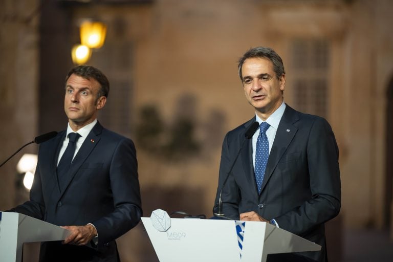 &Epsilon;&lambda;&iota;&zeta;έ: &Eta; &epsilon;&pi;ί&sigma;&kappa;&epsilon;&psi;&eta; &Mu;&alpha;&kappa;&rho;ό&nu; &theta;&alpha; &alpha;&nu;&alpha;&delta;&epsilon;ί&xi;&epsilon;&iota; &tau;&omicron;&upsilon;&sigmaf; &iota;&sigma;&tau;&omicron;&rho;&iota;&kappa;&omicron;ύ&sigmaf; &delta;&epsilon;&sigma;&mu;&omicron;ύ&sigmaf; &Gamma;&alpha;&lambda;&lambda;ί&alpha;&sigmaf;-&Epsilon;&lambda;&lambda;ά&delta;&alpha;&sigmaf;