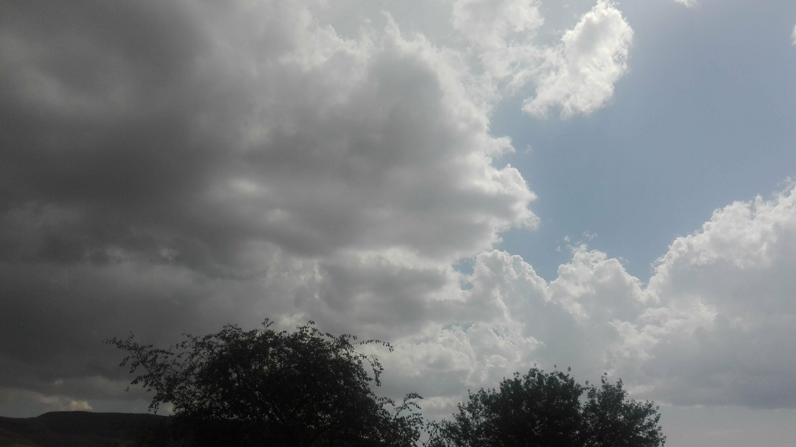 Αίθριος καιρός με αυξημένες νεφώσεις - Πότε επιστρέφει η σκόνη