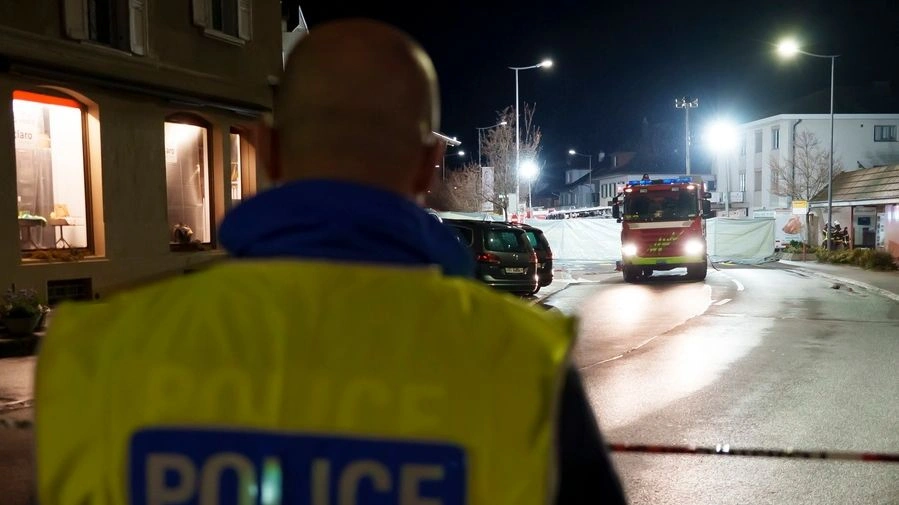 &Epsilon;&lambda;&beta;&epsilon;&tau;ί&alpha;: &Sigma;&upsilon;&nu;&epsilon;&tau;&rho;ί&beta;&eta; &iota;&delta;&iota;&omega;&tau;&iota;&kappa;ό &alpha;&epsilon;&rho;&omicron;&sigma;&kappa;ά&phi;&omicron;&sigmaf; &ndash; &Nu;&epsilon;&kappa;&rho;ό&sigmaf; &omicron; &pi;&iota;&lambda;ό&tau;&omicron;&sigmaf;