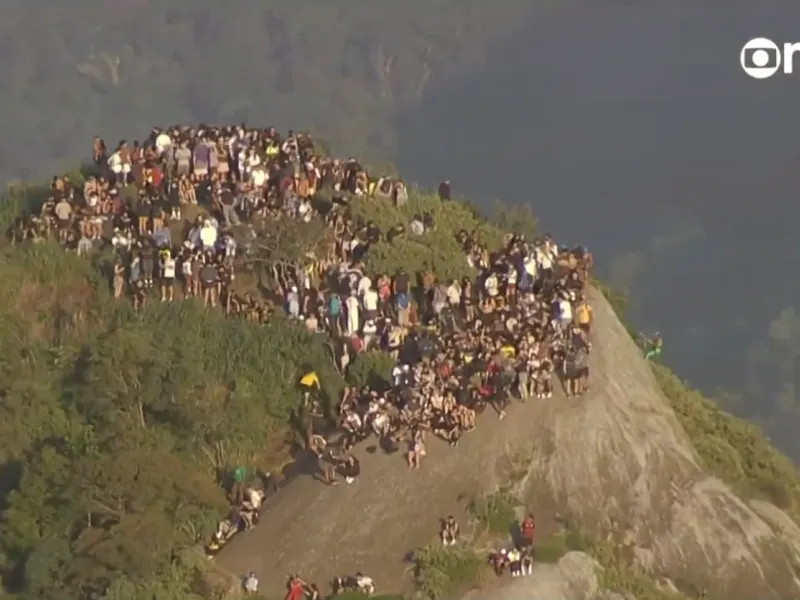 Βραζιλία: 200 τουρίστες πήγαν να δουν το ηλιοβασίλεμα και εγκλωβίστηκαν (vid)