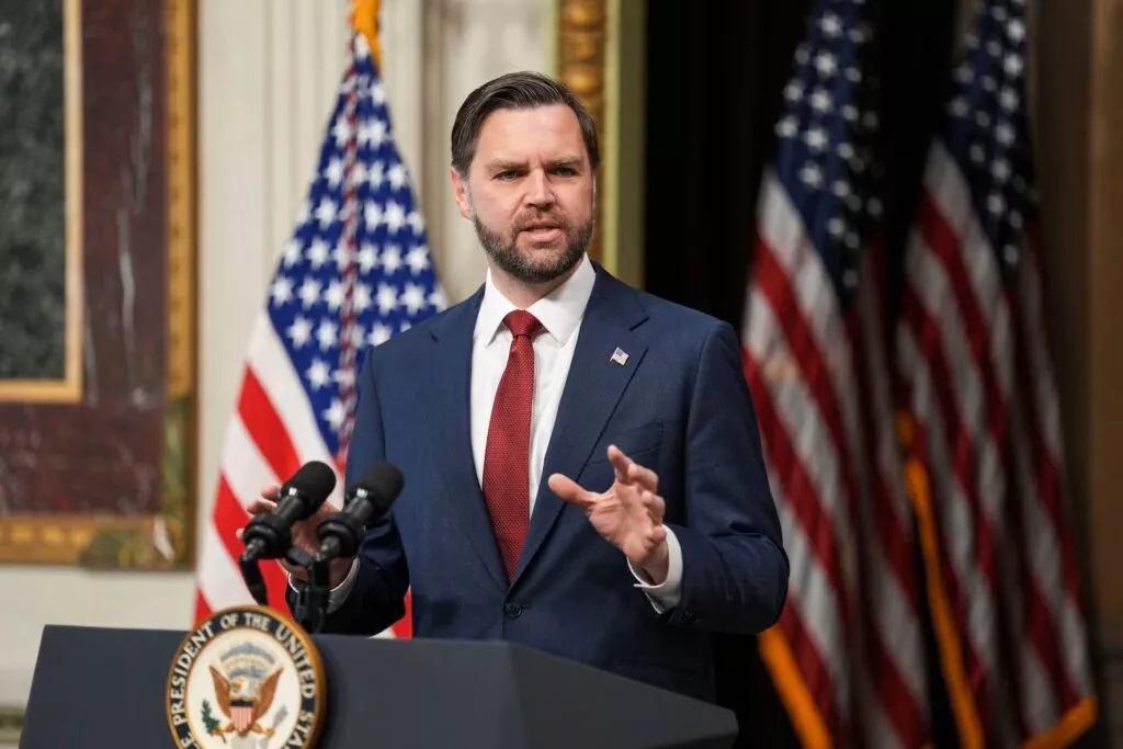 Axios: &Omicron; &Tau;&zeta;έ&iota; &Nu;&tau;&iota; &Beta;&alpha;&nu;&sigmaf; &pi;ά&epsilon;&iota; &Pi;&alpha;&kappa;&iota;&sigma;&tau;ά&nu; &gamma;&iota;&alpha; &sigma;&upsilon;&nu;&omicron;&mu;&iota;&lambda;ί&epsilon;&sigmaf; &mu;&epsilon; &tau;&omicron; &Iota;&rho;ά&nu;