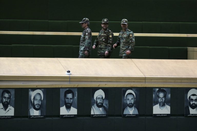 &Iota;&rho;ά&nu;: &Epsilon;&kappa;&tau;&epsilon;&lambda;έ&sigma;&tau;&eta;&kappa;&epsilon; ά&nu;&delta;&rho;&alpha;&sigmaf; &gamma;&iota;&alpha; &tau;&eta;&nu; &pi;&upsilon;&rho;&pi;ό&lambda;&eta;&sigma;&eta; &tau;&zeta;&alpha;&mu;&iota;&omicron;ύ &sigma;&tau;&eta;&nu; &Tau;&epsilon;&chi;&epsilon;&rho;ά&nu;&eta;