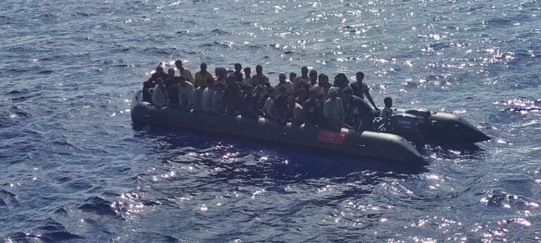 &Sigma;&chi;&epsilon;&delta;ό&nu; &omicron;&kappa;&tau;ώ &chi;&iota;&lambda;&iota;ά&delta;&epsilon;&sigmaf; &mu;&epsilon;&tau;&alpha;&nu;ά&sigma;&tau;&epsilon;&sigmaf; &nu;&epsilon;&kappa;&rho;&omicron;ί ή &alpha;&gamma;&nu;&omicron;&omicron;ύ&mu;&epsilon;&nu;&omicron;&iota; &tau;&omicron; 2025