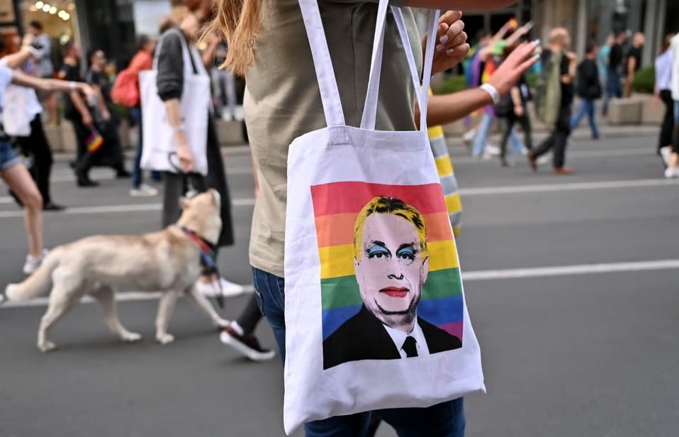 &Delta;&iota;&kappa;&alpha;&sigma;&tau;ή&rho;&iota;&omicron; &Epsilon;&Epsilon;: &Pi;&alpha;&rho;ά&nu;&omicron;&mu;&omicron; &tau;&omicron; &mu;&pi;&lambda;ό&kappa;&omicron; &sigma;&epsilon; &Lambda;&Omicron;&Alpha;&Tau;&Kappa;&Iota;+ &pi;&epsilon;&rho;&iota;&epsilon;&chi;ό&mu;&epsilon;&nu;&omicron; &gamma;&iota;&alpha; &pi;&alpha;&iota;&delta;&iota;ά